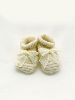 Knitted boot-like booties with bow