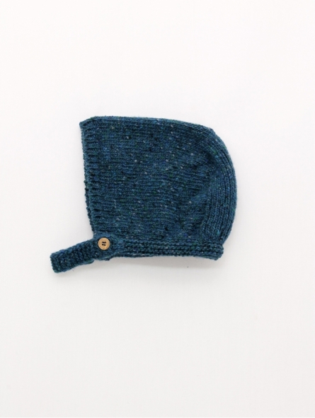 Baby bonnet with button