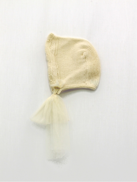 Knitted bonnet with tulle bow