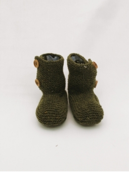Knitted booties in marbled yarn