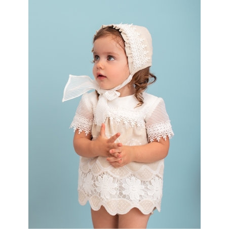 Baby girl bonnet with guipure
