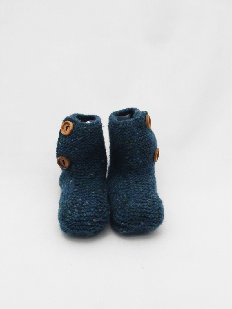 Knitted booties in marbled yarn