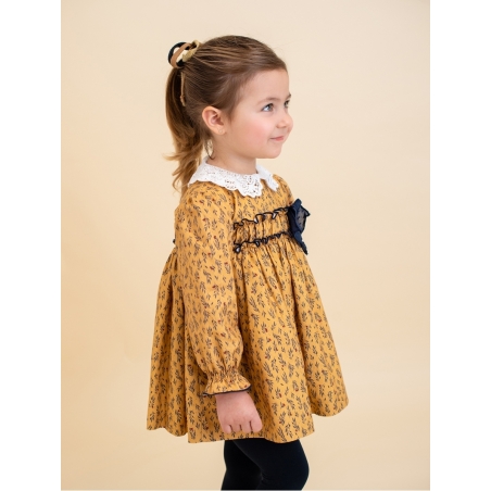 Patterned girl dress with guipure collar