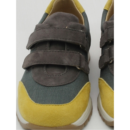 Designed sport shoes with double Velcro