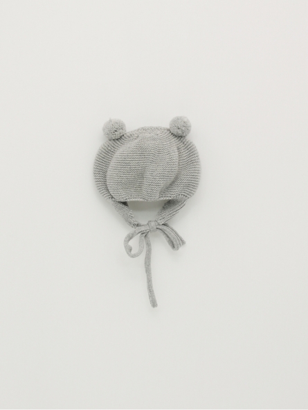 Knitted bonnet