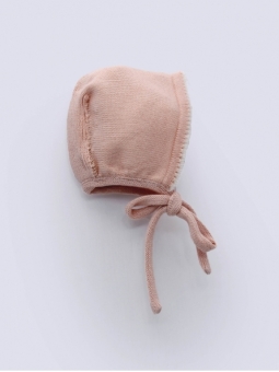 Knitted bonnet with combined start