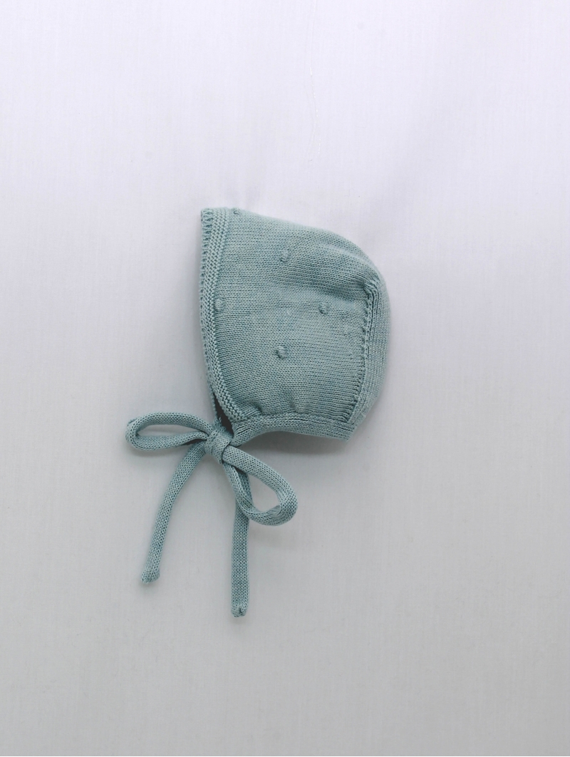 Bonnet with raised embroidery
