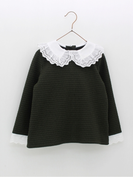 Sweatshirt with ruffle collar