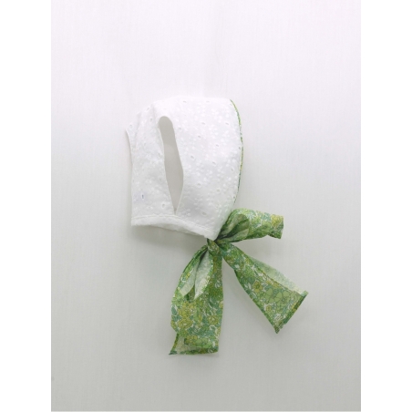 Embroidered fabric bonnet