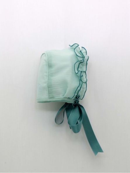 Bamboo and satin bonnet