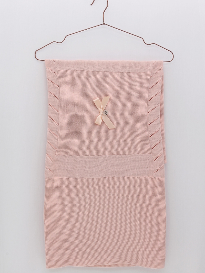 Bow knit blanket
