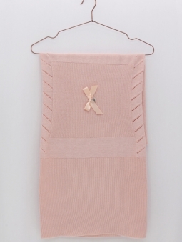 Bow knit blanket