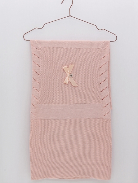 Bow knit blanket