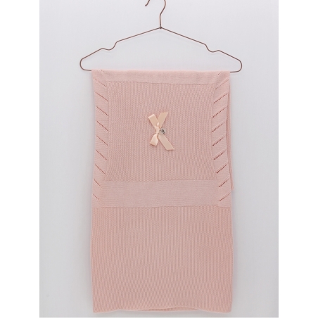 Bow knit blanket