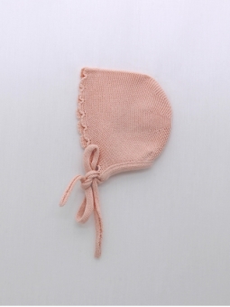 Scalloped trim bonnet