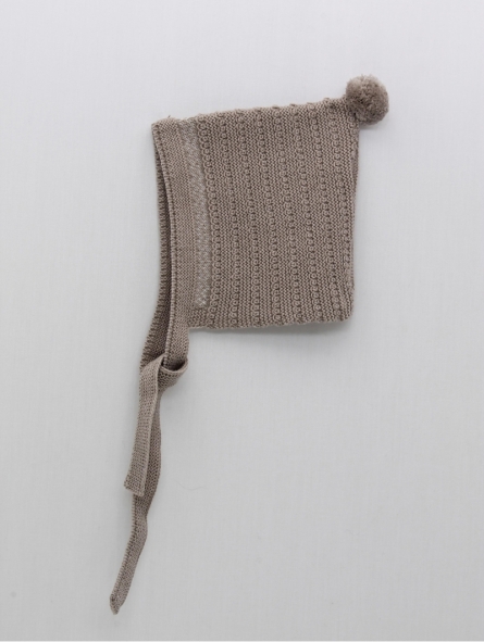 Hood with pompom