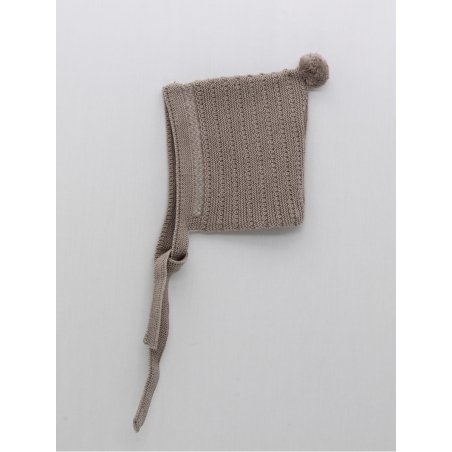 Hood with pompom