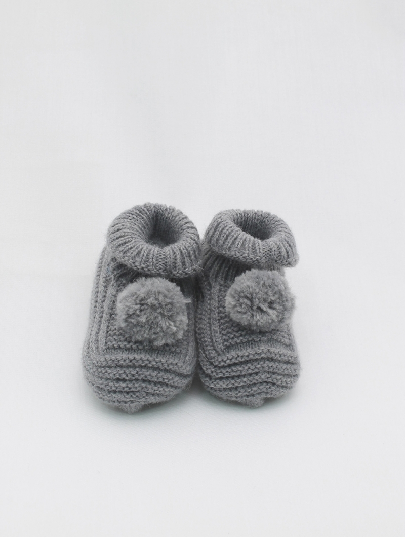 Pompom booties 