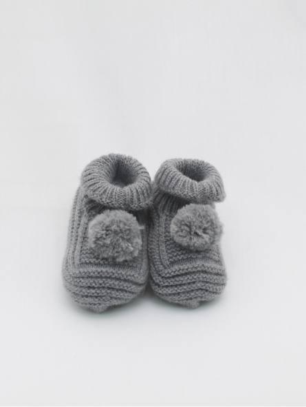 Pompom booties 