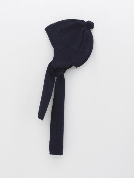 Hat and scarf with pompom