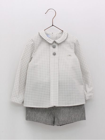 Camisa quadros e pantalón curto