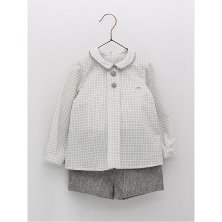 Camisa quadros e pantalón curto