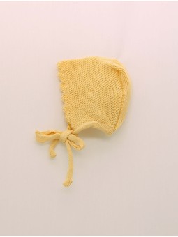 Knitted cap with design and waves