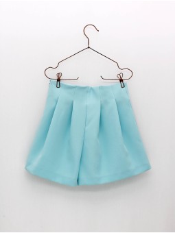 Short with pleats
