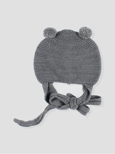 Gorro com orejeras e pompones