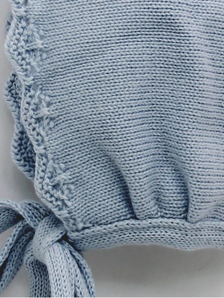 Bonnet with wave start
