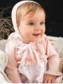Knitted bonnet with combined start