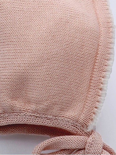 Knitted bonnet with combined start