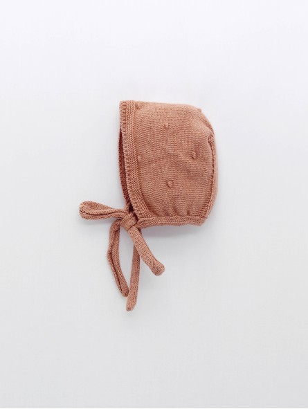 Bonnet with raised embroidery