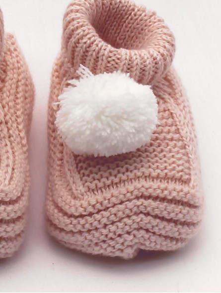 Booties with pom pom