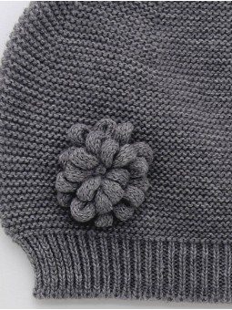 Bonnet with flower