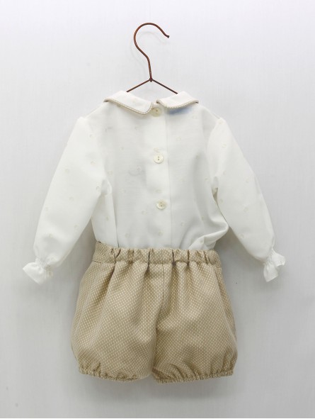 Conjunto dos piezas camisa y pantalón.