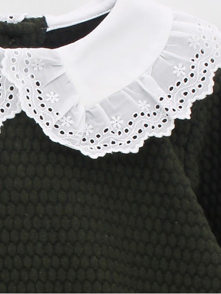 Sweatshirt with ruffle collar
