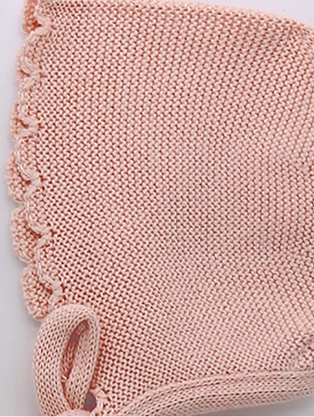 Scalloped trim bonnet