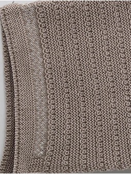 Bonnet with pompom