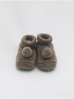 Pompom booties 