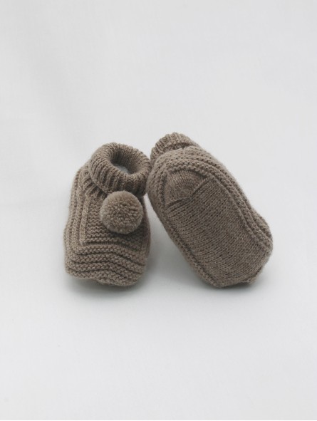 Pompom booties 