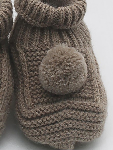Pompom booties 