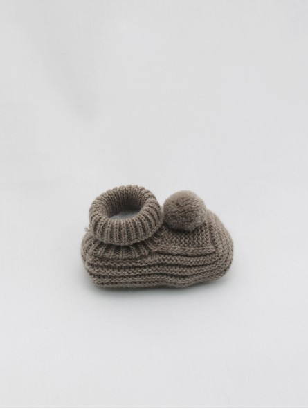 Pompom booties 