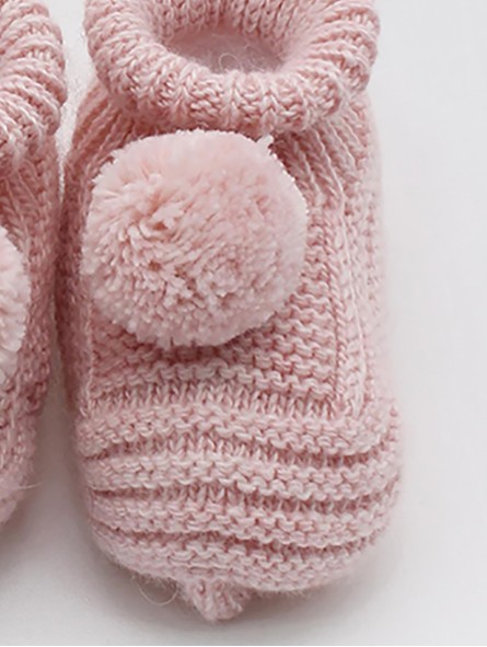 Pompom booties 