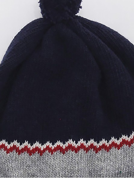 Gorro com greca e pompón