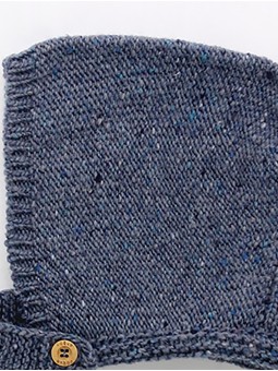Knit bonnet button closure