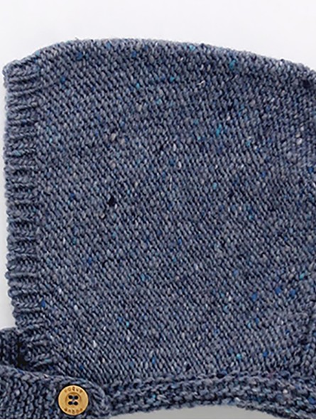 Knit bonnet button closure