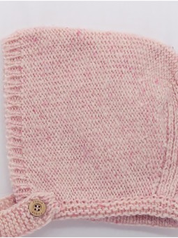 Knit bonnet button closure