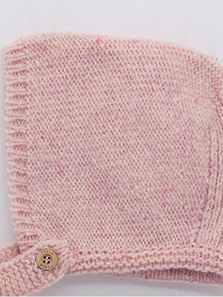 Knit bonnet button closure