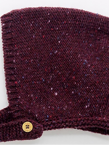 Knit bonnet button closure